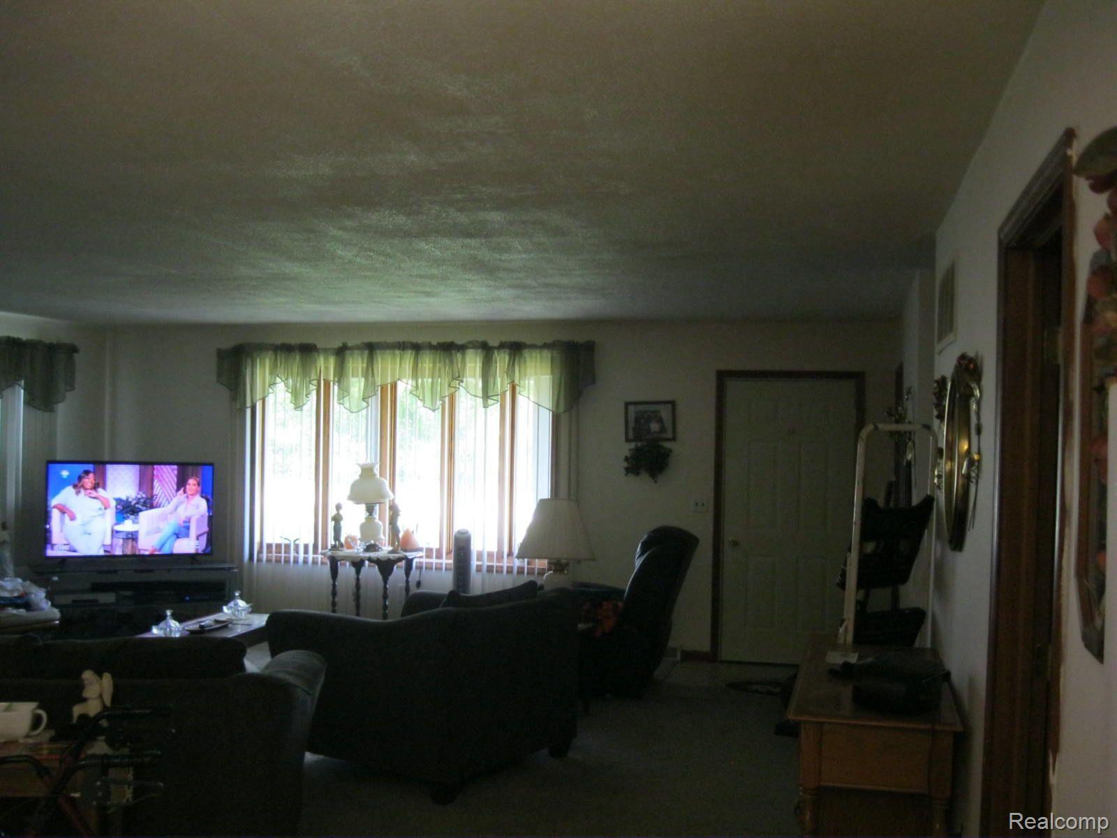 2131 Ormond Road White Lake, MI 48383 - Photo 5 of 23 Gallery Image 5