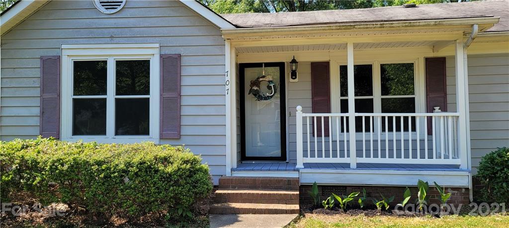 707 Finley Road Rock Hill, SC 29730 - Photo 3 of 26 a view of a house with a window and sitting area