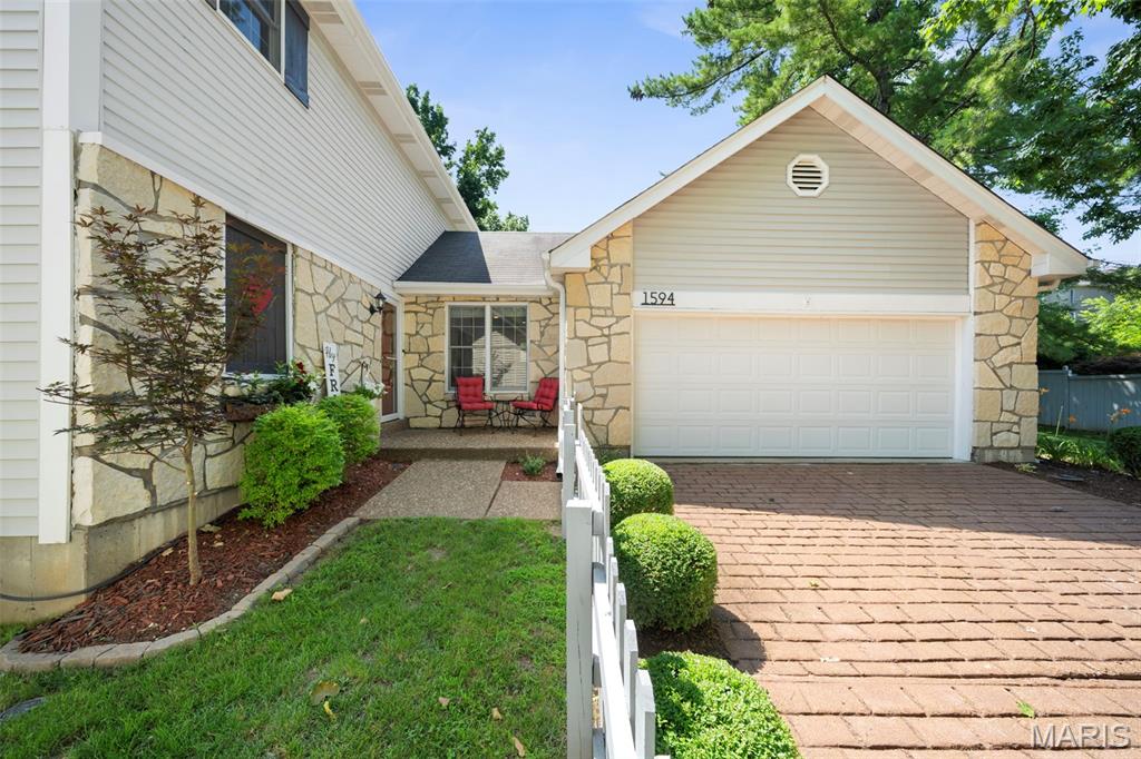 1594 Milbridge Drive, Unit R Chesterfield, MO 63017 - Photo 3 of 51