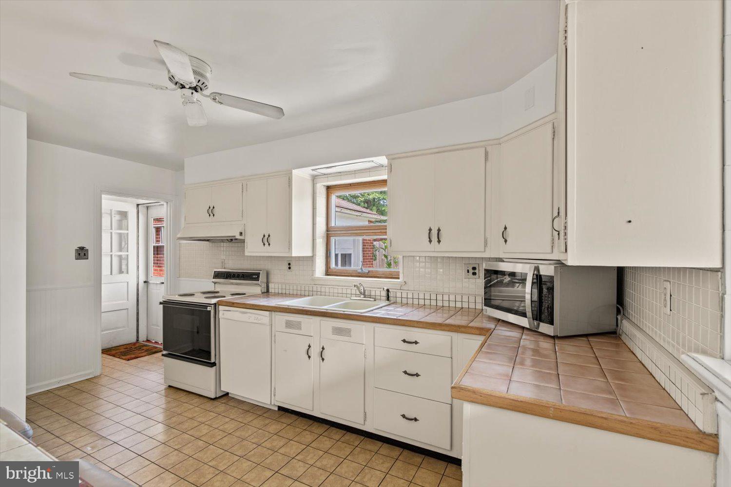 322 Beverly Road Camp Hill, PA 17011 - Photo 16 of 28