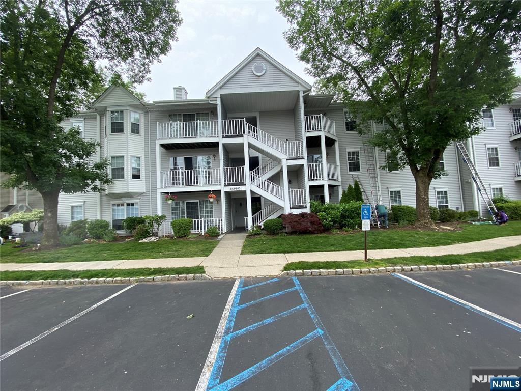 643 Plum Terrace Mahwah, NJ 07430 - Photo 1 of 19