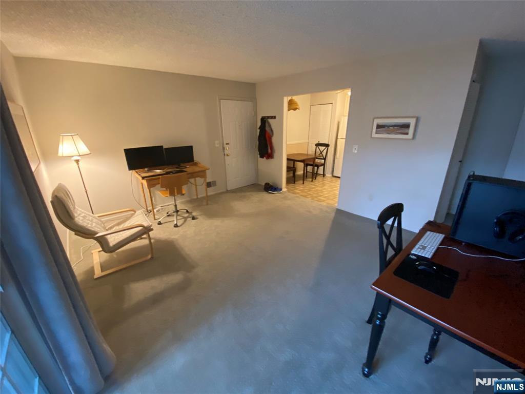 643 Plum Terrace Mahwah, NJ 07430 - Photo 2 of 19