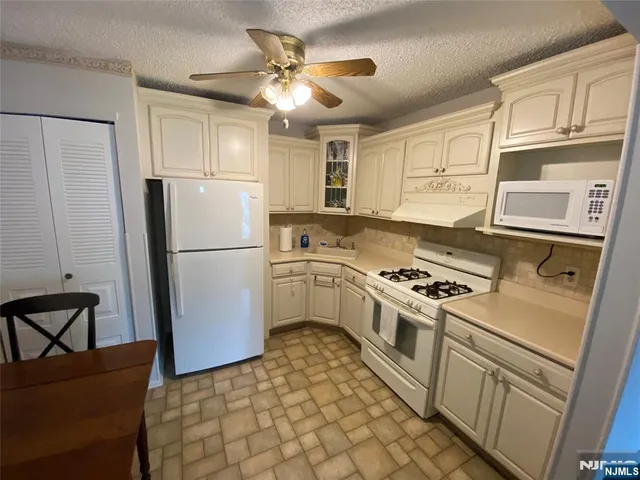 $2,450 | 643 Plum Terrace, Mahwah, NJ 07430