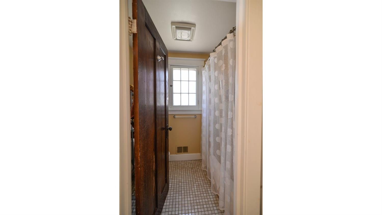 1404 Cambridge Road Ann Arbor, MI 48104 - Photo 47 of 59 Photo 47