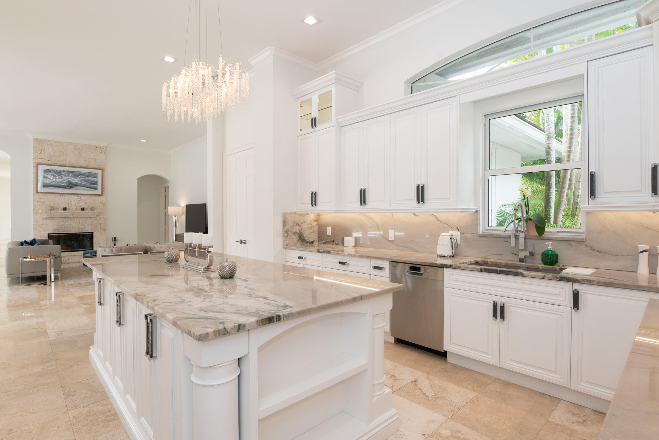 8246 Man O War Road Palm Beach Gardens, FL 33418 - Photo 21 of 55 Kitchen and Family Room