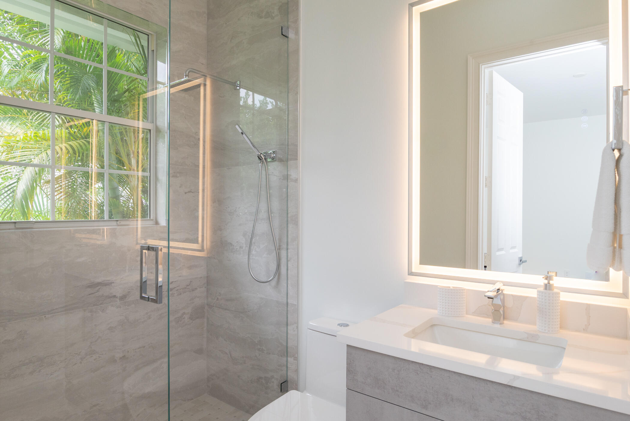 8246 Man O War Road Palm Beach Gardens, FL 33418 - Photo 41 of 55 Guest Bathroom 2