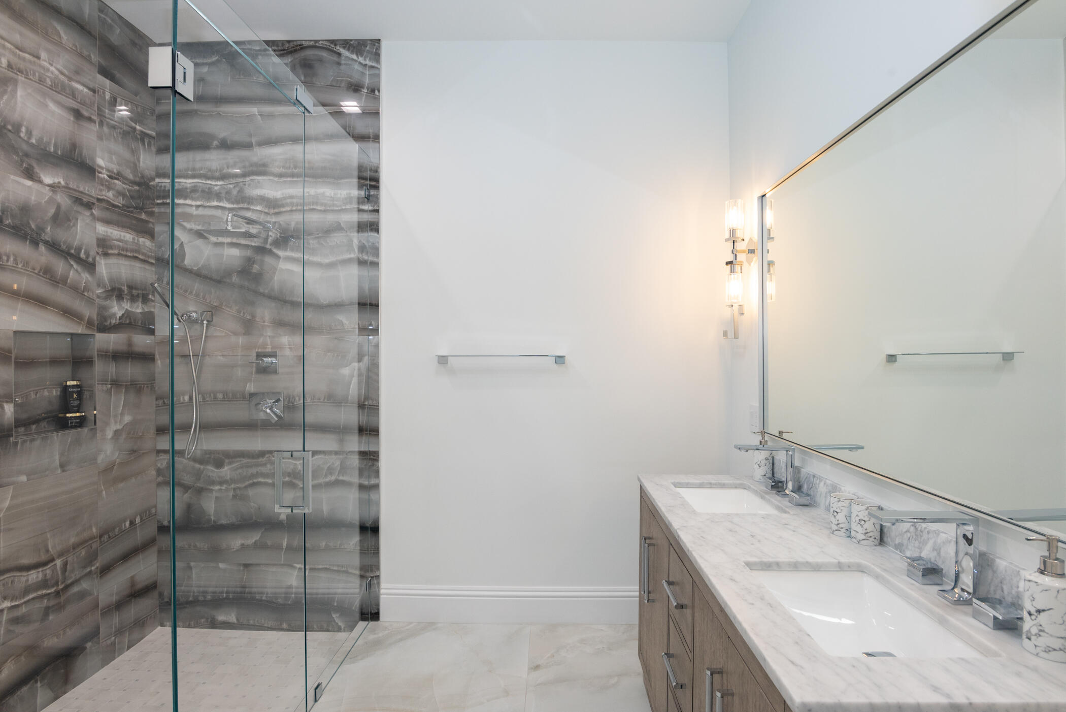 8246 Man O War Road Palm Beach Gardens, FL 33418 - Photo 43 of 55 Guest Bathroom 3