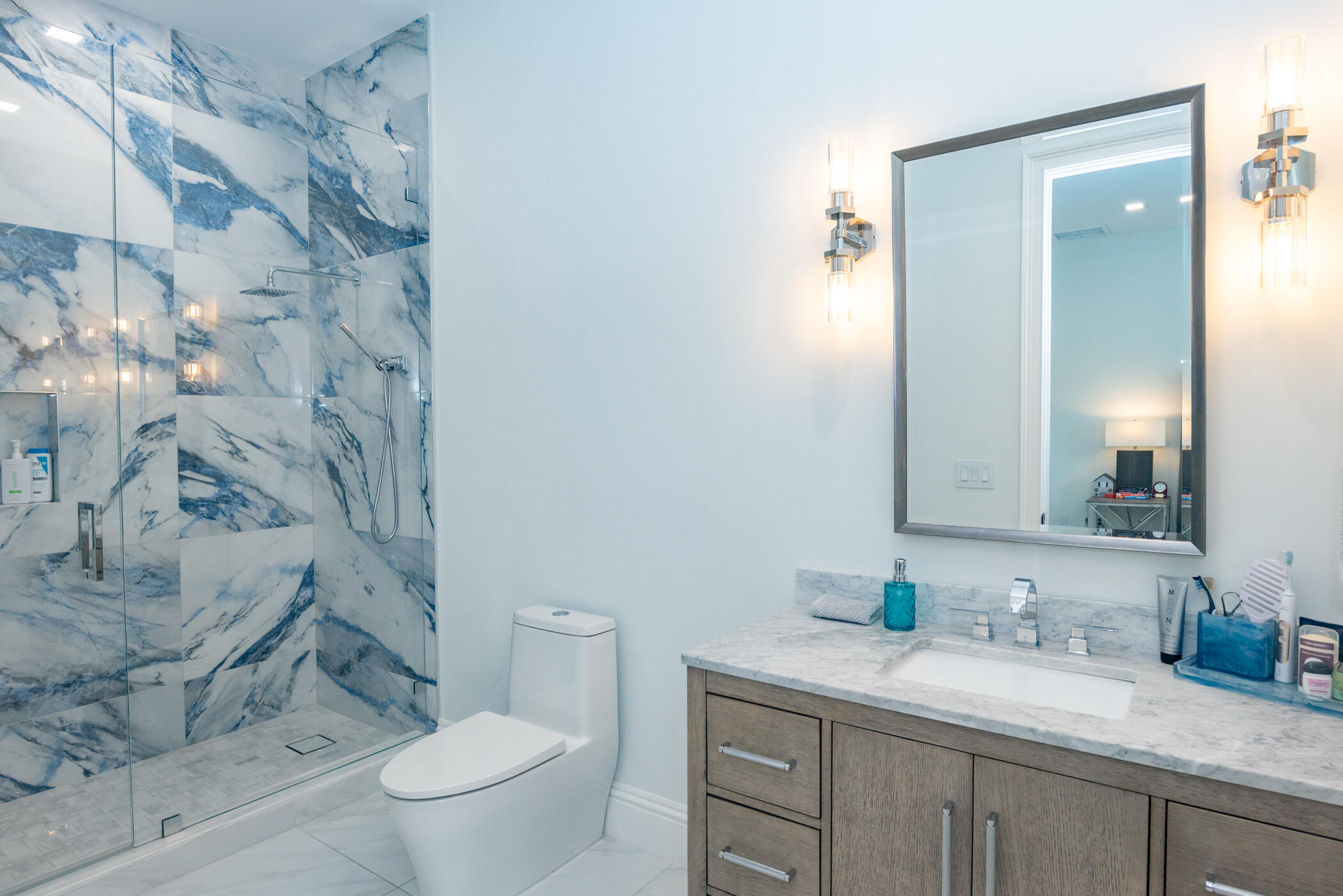 8246 Man O War Road Palm Beach Gardens, FL 33418 - Photo 47 of 55 Guest Bathroom 5