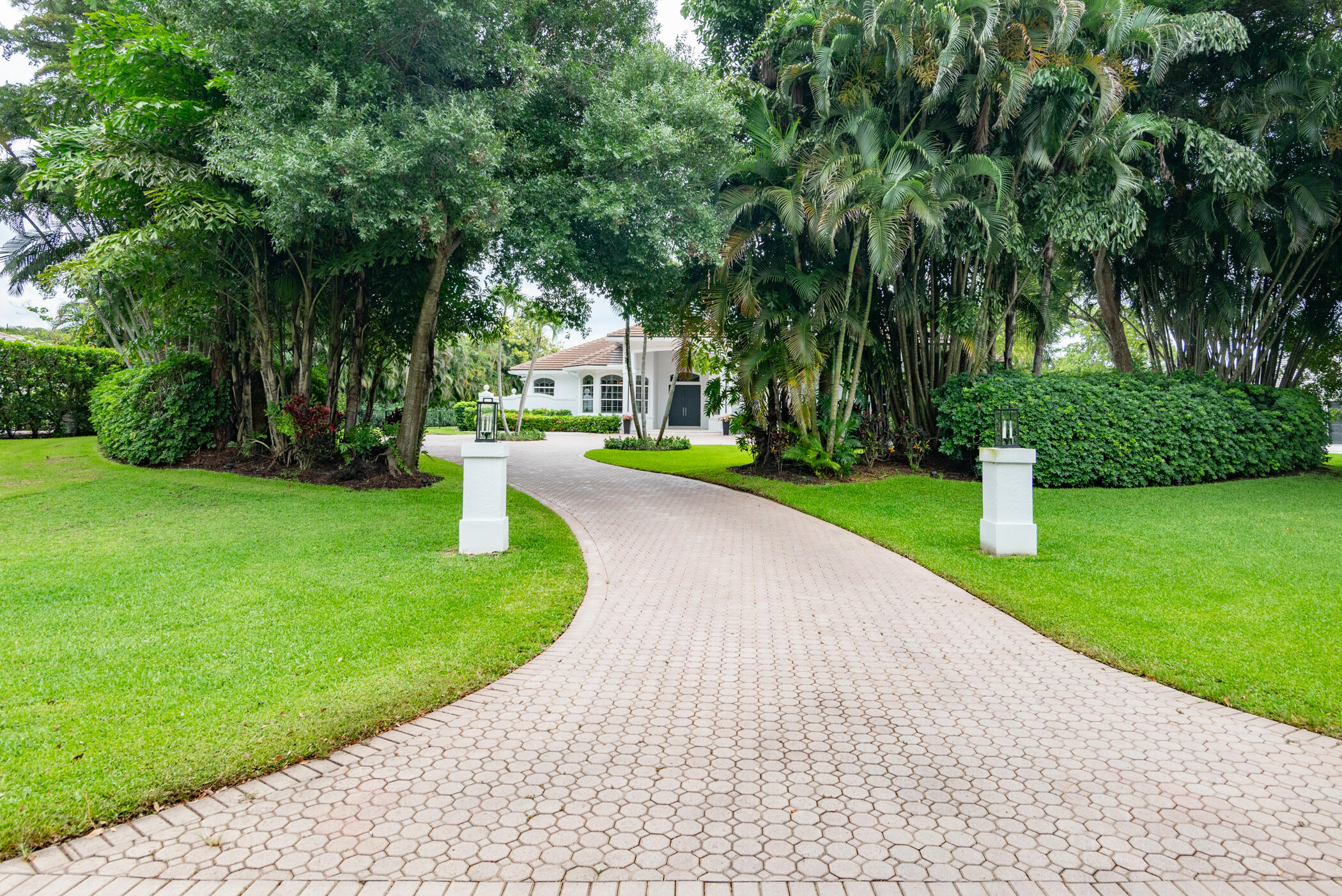 8246 Man O War Road Palm Beach Gardens, FL 33418 - Photo 54 of 55 Driveway