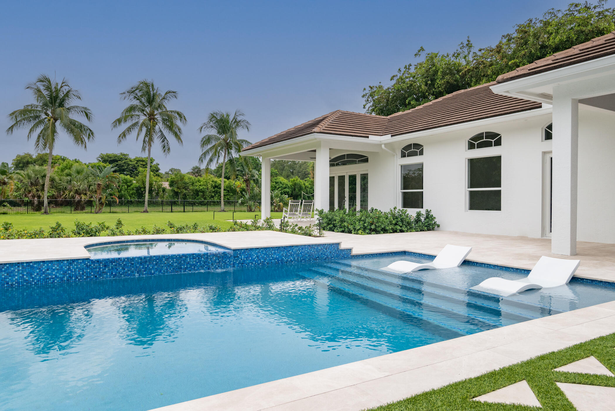 8246 Man O War Road Palm Beach Gardens, FL 33418 - Photo 9 of 55 Spa and Pool