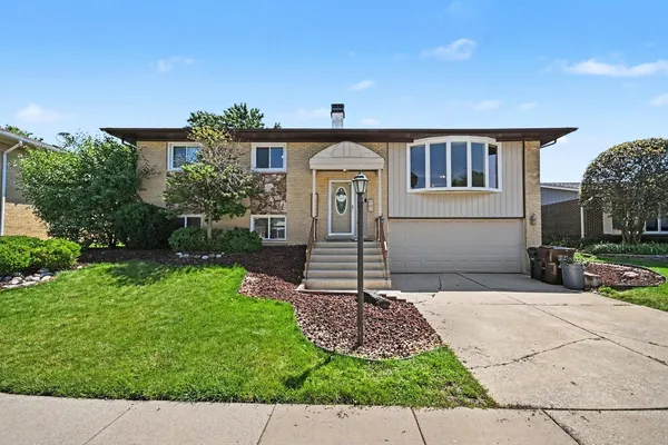 $360,000 | 15329 Maple Drive, Oak Forest, IL 60452