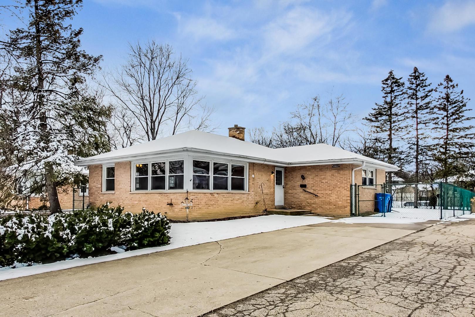 1022 Ridge Road Highland Park, IL 60035 - Photo 1 of 17 a front view of a house with a garden