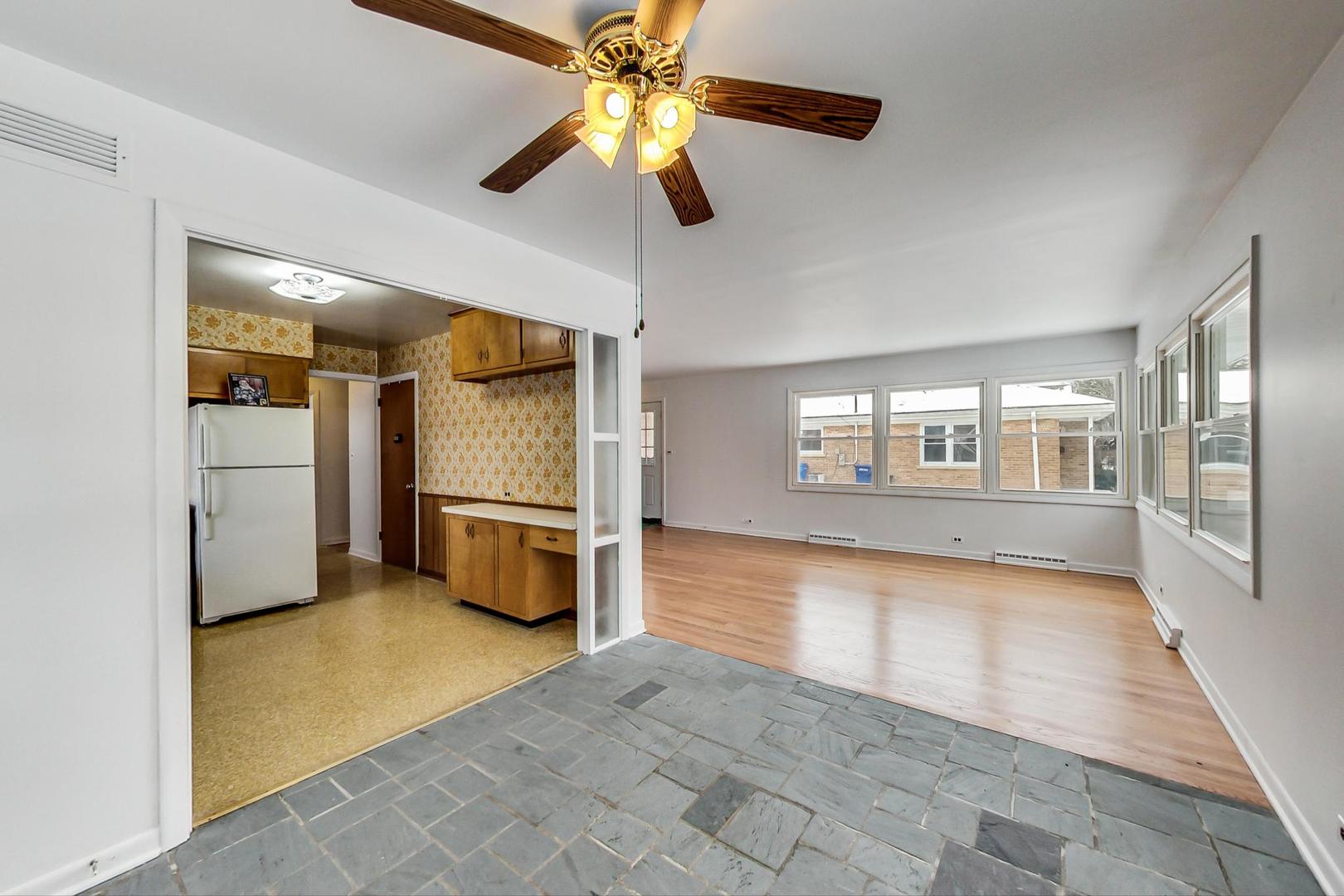 1022 Ridge Road Highland Park, IL 60035 - Photo 6 of 17 a view of an empty room with a window