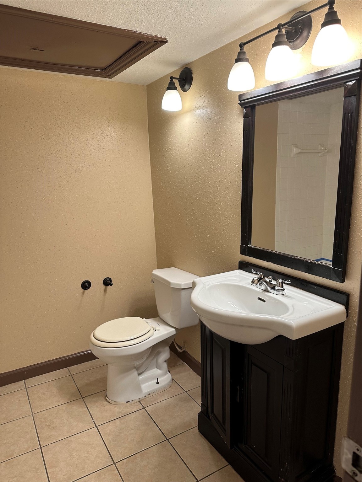 10100 South Gessner Road, Unit 414 Houston, TX 77071 - Photo 11 of 13 a bathroom with a sink and a mirror
