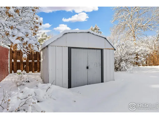 a picture of a bench in front of a wall