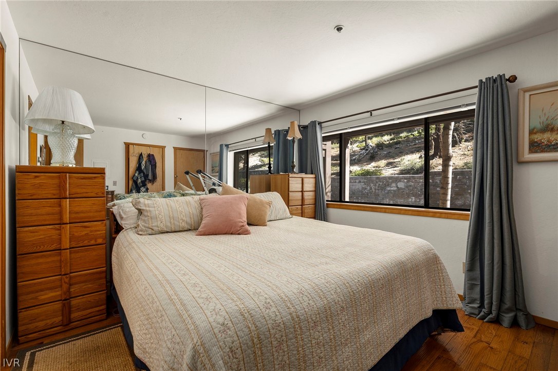 335 Ski Way, Unit 337 Incline Village, NV 89451 - Photo 18 of 23 a bedroom with a large bed and a window
