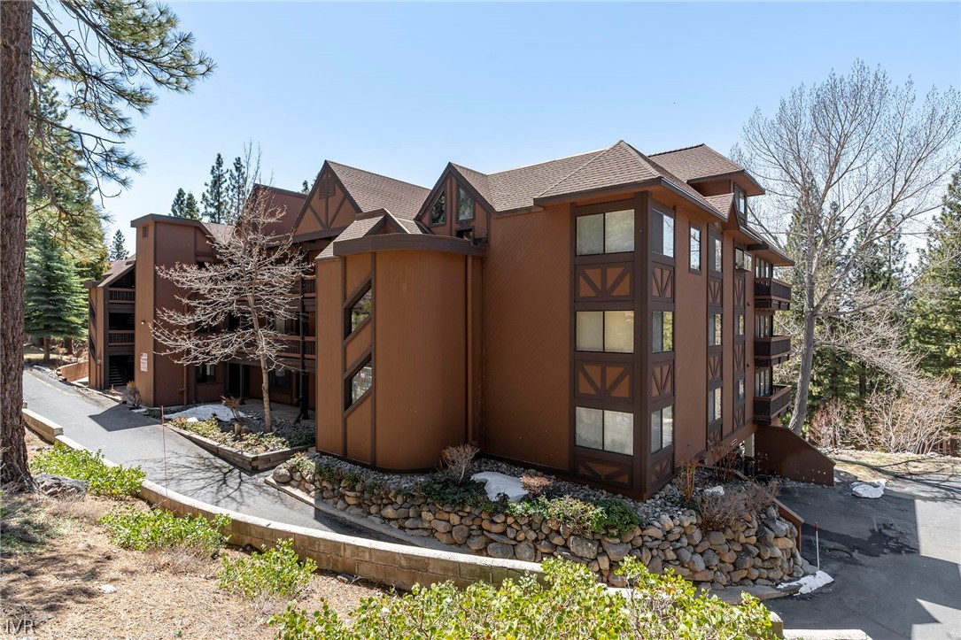 335 Ski Way, Unit 337 Incline Village, NV 89451 - Photo 5 of 23 a view of a house with a yard