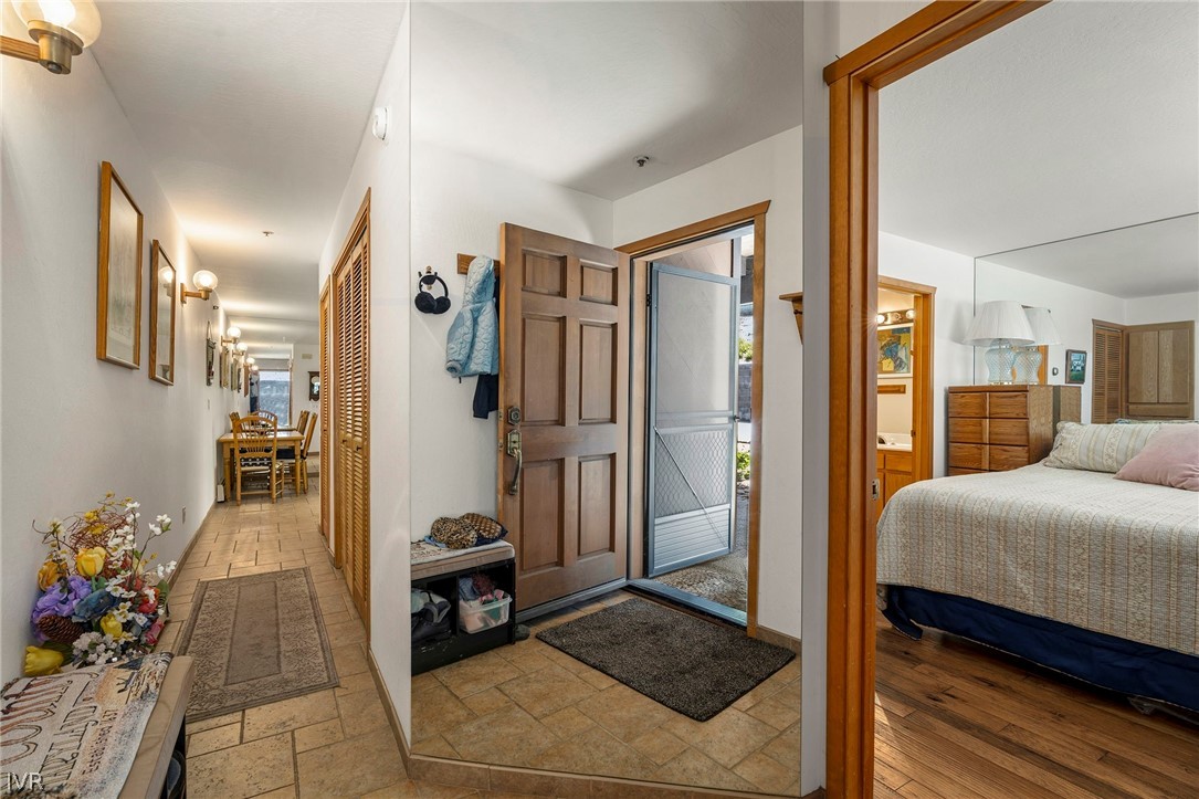 335 Ski Way, Unit 337 Incline Village, NV 89451 - Photo 7 of 23 a living room with furniture