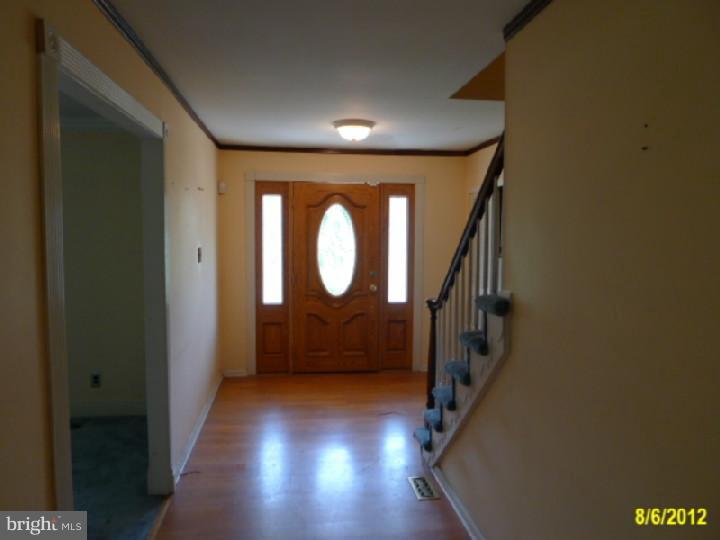607 Warwick Road Fairless Hills, PA 19030 - Photo 3 of 19 Foyer