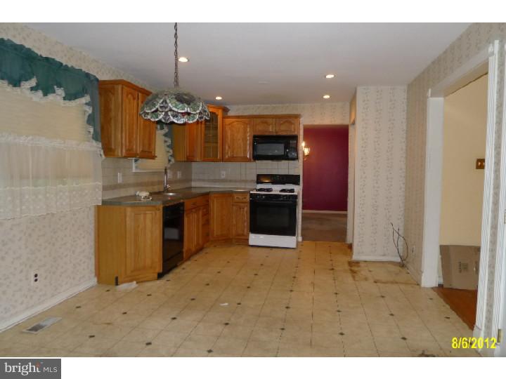 607 Warwick Road Fairless Hills, PA 19030 - Photo 6 of 19 Kitchen