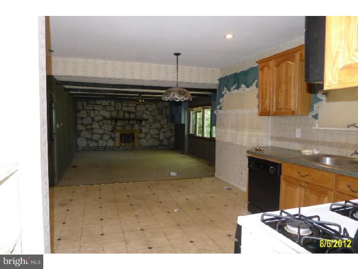 607 Warwick Road Fairless Hills, PA 19030 - Photo 7 of 19 Kitchen