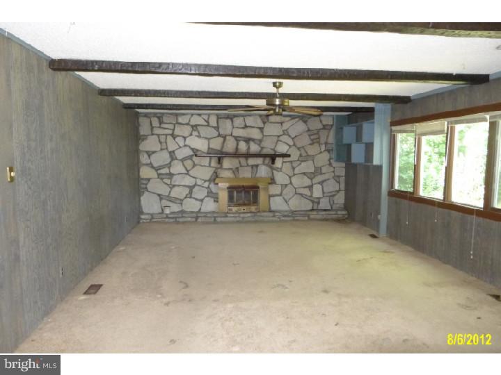 607 Warwick Road Fairless Hills, PA 19030 - Photo 8 of 19 Family Room