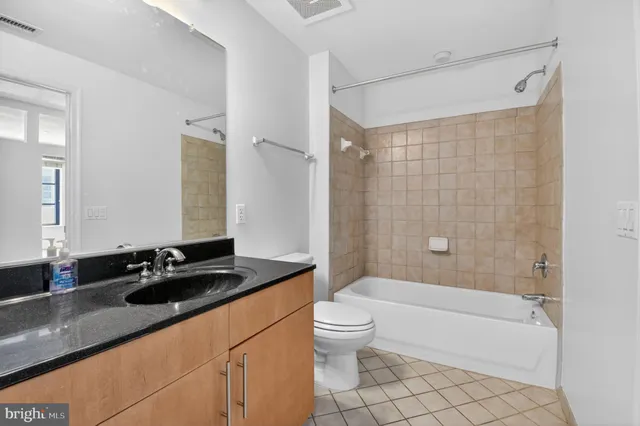 $2,295 | 1390 Kenyon Street Northwest, Unit 319, Washington, DC 20010