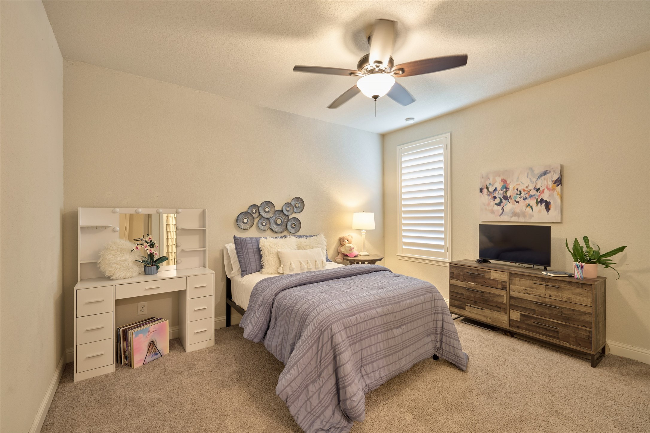 10090 South Goshawk Trail Conroe, TX 77385 - Photo 27 of 43 Bedroom with en-suite bath located near game room on 2nd floor.