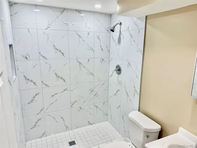 $1,850 | 109 Harrisburg Street, Unit A, Bay Shore, NY 11706