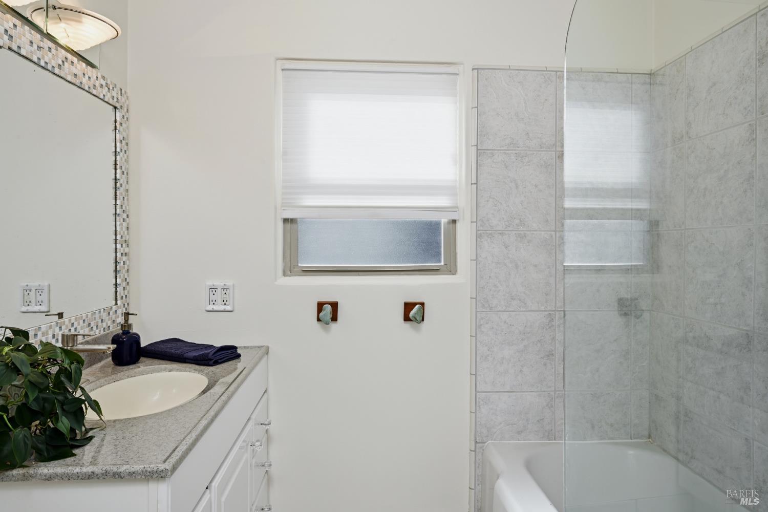 505 Palm Street Santa Rosa, CA 95404 - Photo 12 of 24 Bath