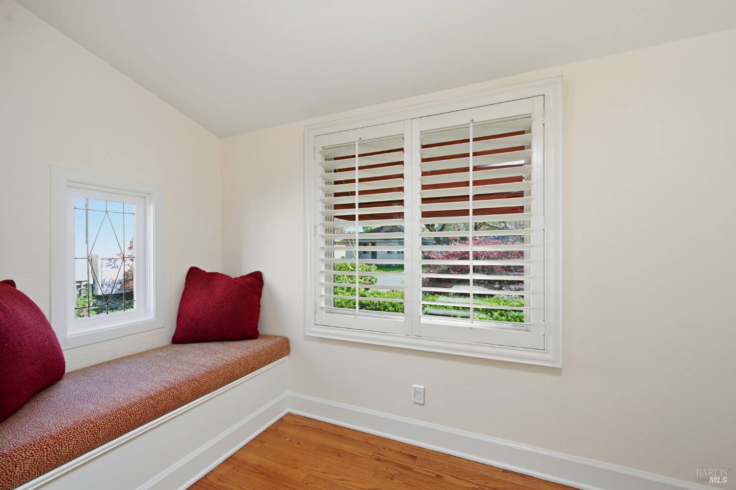 505 Palm Street Santa Rosa, CA 95404 - Photo 7 of 24 Nook off of living room