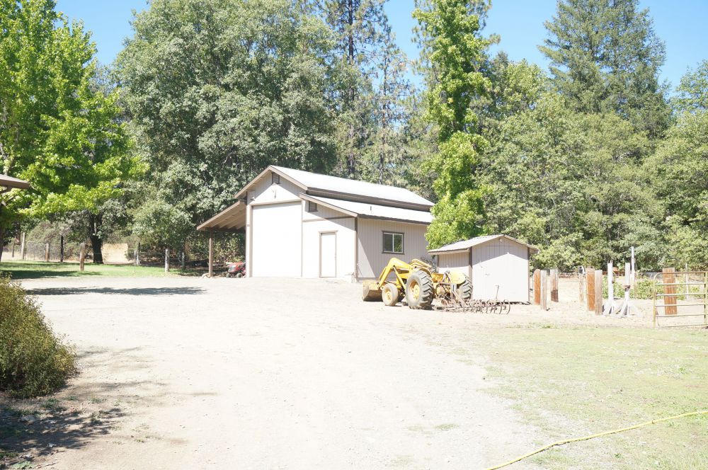520 Senger Road Junction City, CA 96048 - Photo 13 of 24 Lg work shop, car port