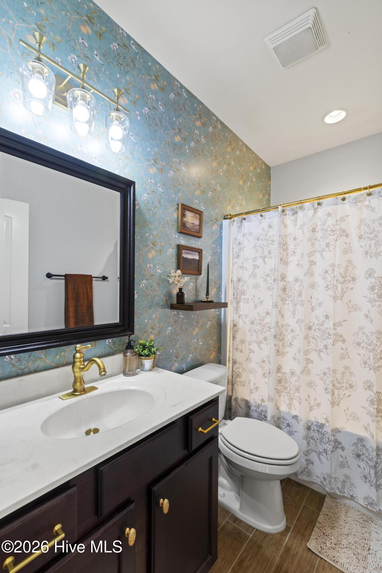 378 Aster Place Hampstead, NC 28443 - Photo 43 of 64 Full upstairs bathroom