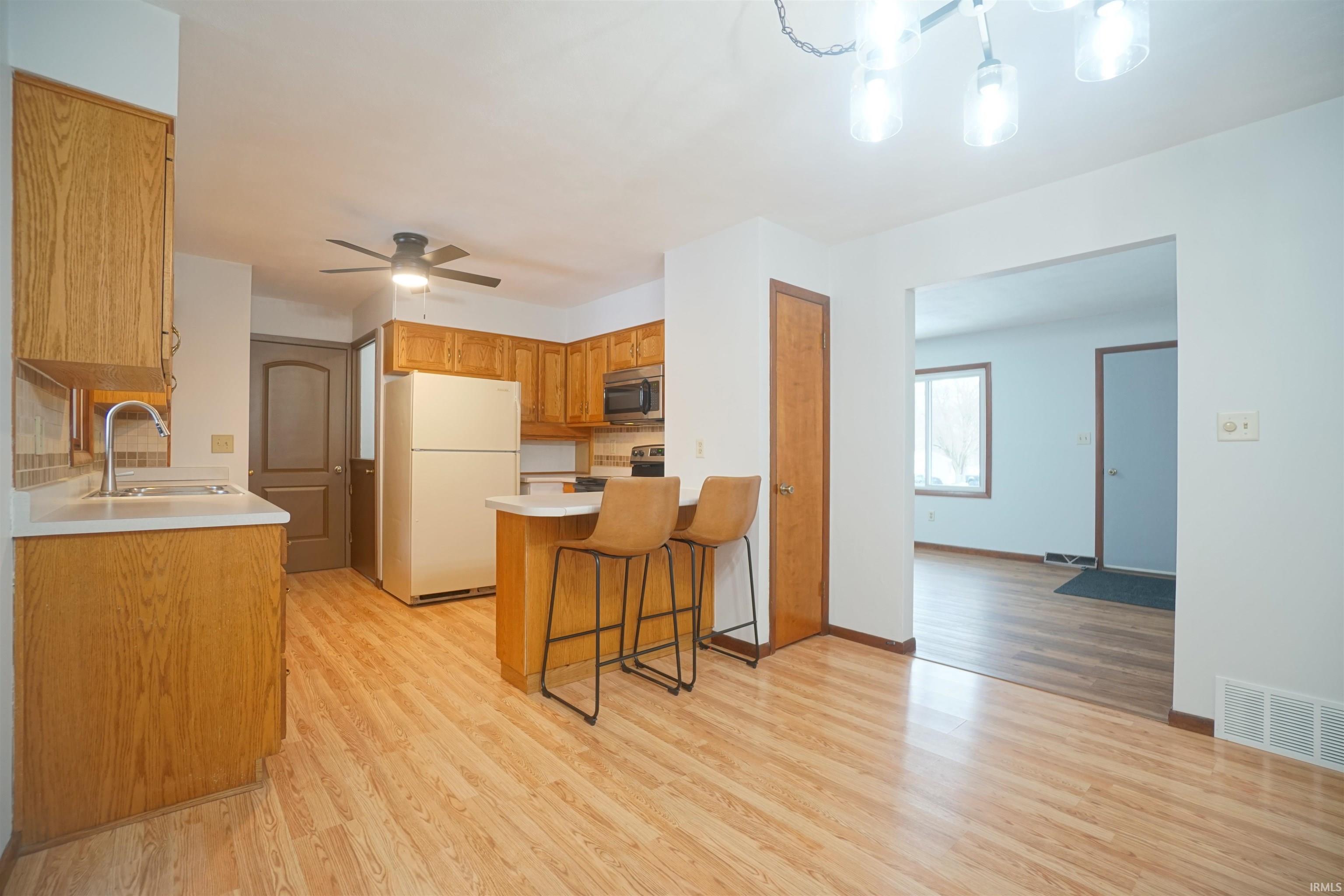 2599 East Robby Drive Warsaw, IN 46580 - Photo 4 of 34