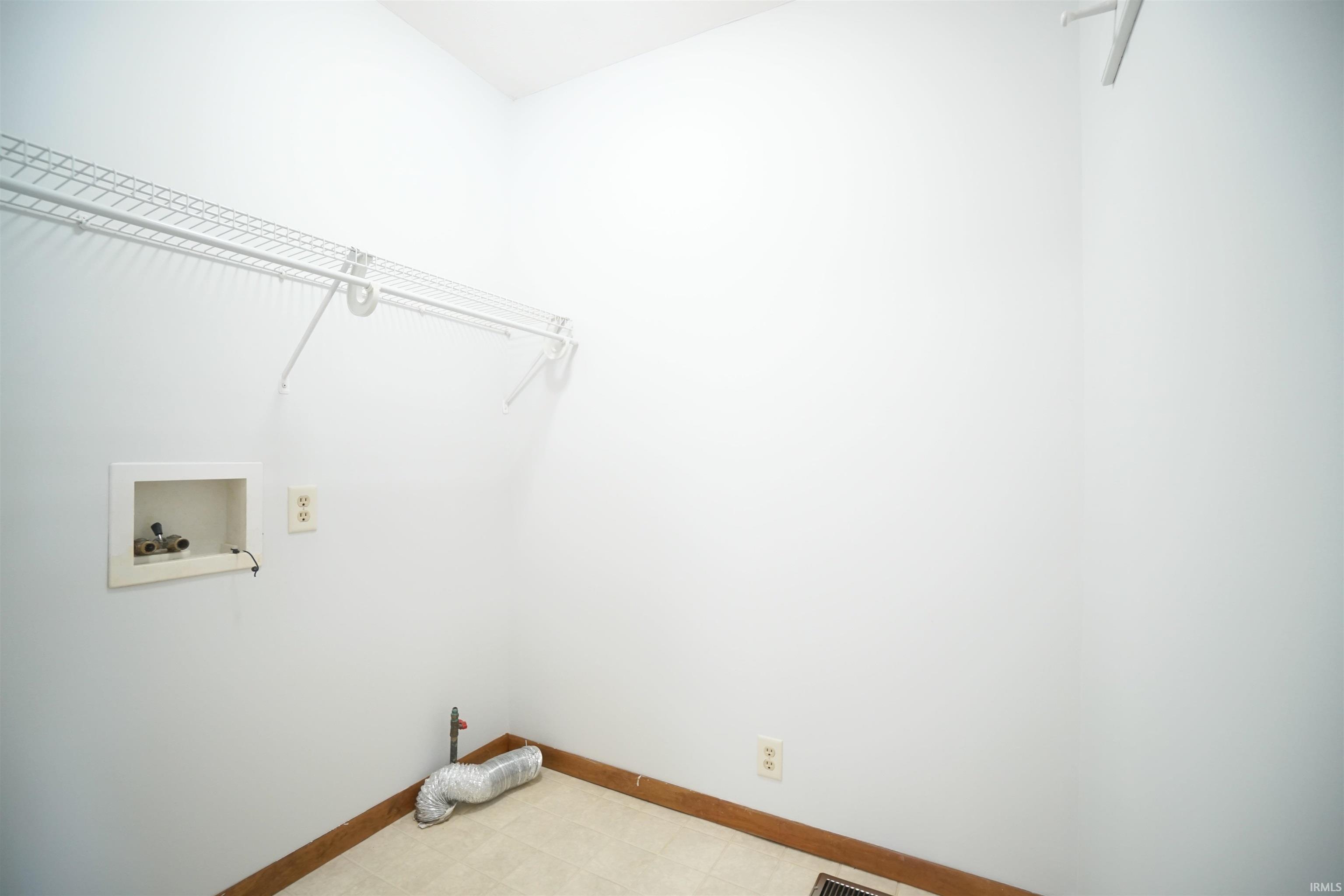 2599 East Robby Drive Warsaw, IN 46580 - Photo 10 of 34