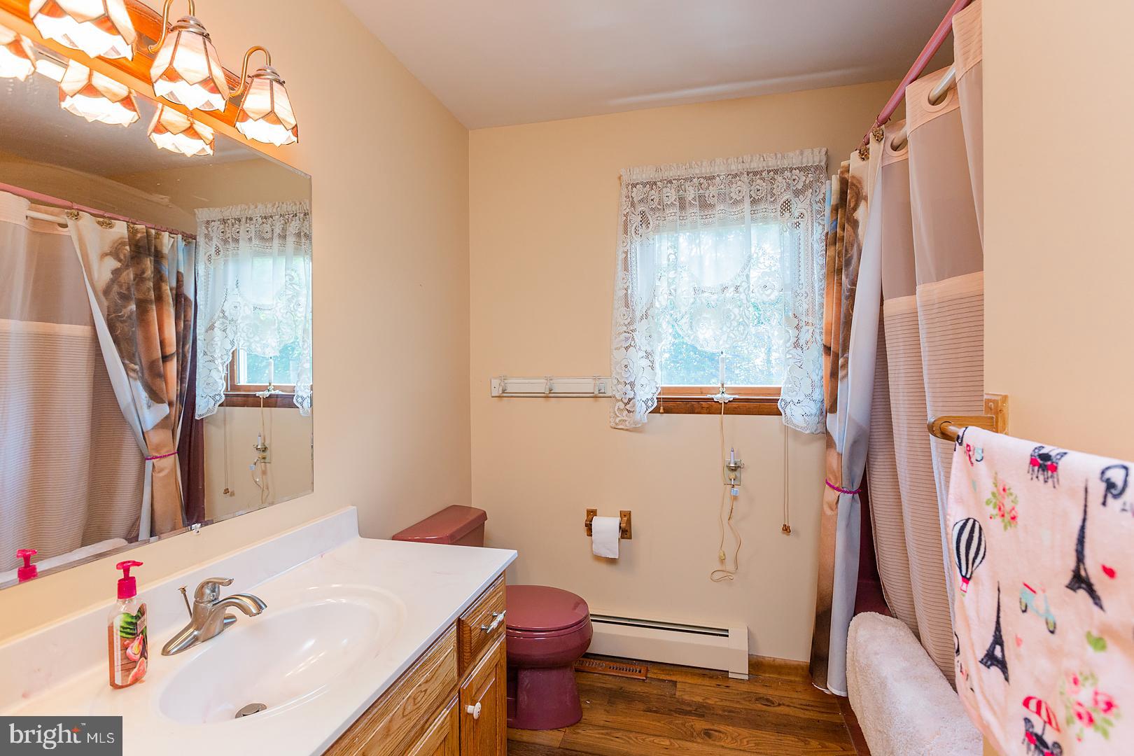 301 Raspberry Road Leola, PA 17540 - Photo 49 of 59 Full Bath off hallway. 2 full baths in UL LG room