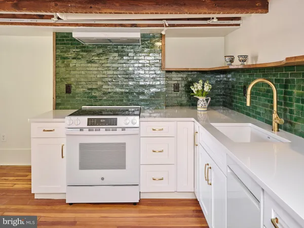 a view of washer and dryer