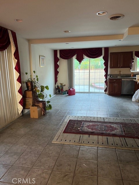 19306 Harlan Avenue Carson, CA 90746 - Photo 4 of 11