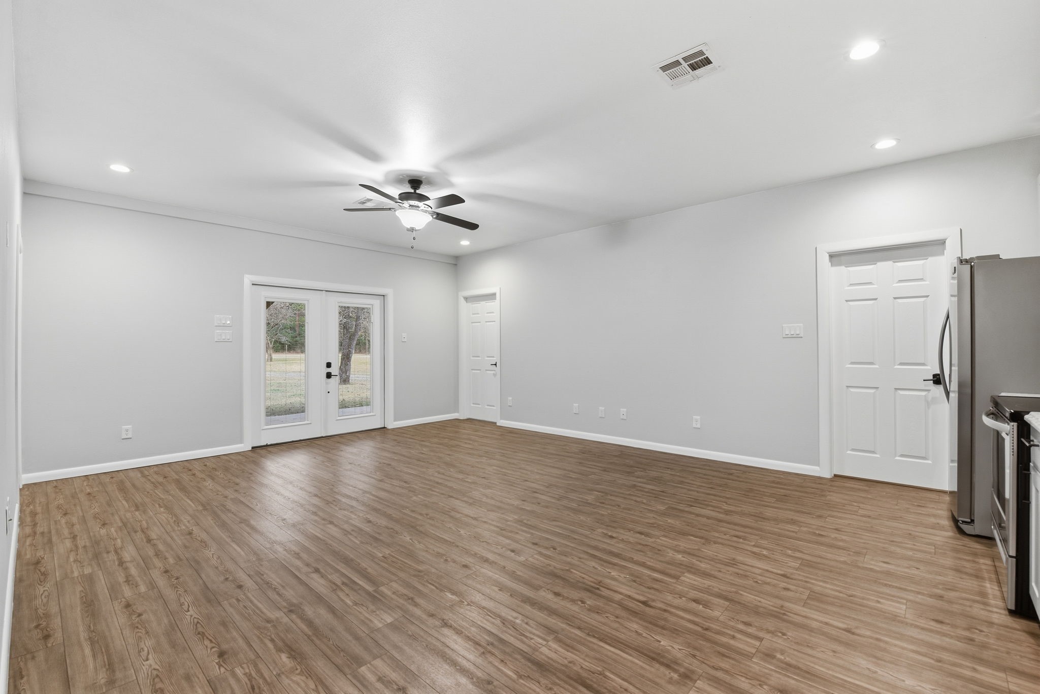 19330 Veterans Road Magnolia, TX 77355 - Photo 40 of 50 Guest house living area and kitchen