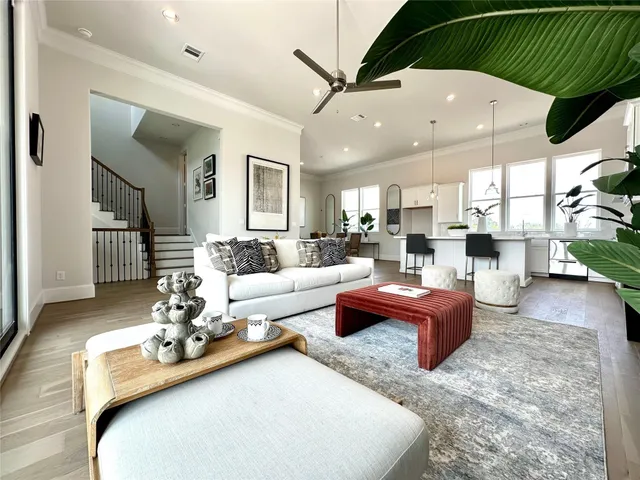 $555,000 | 11057 Chatterton Drive, Houston, TX 77043