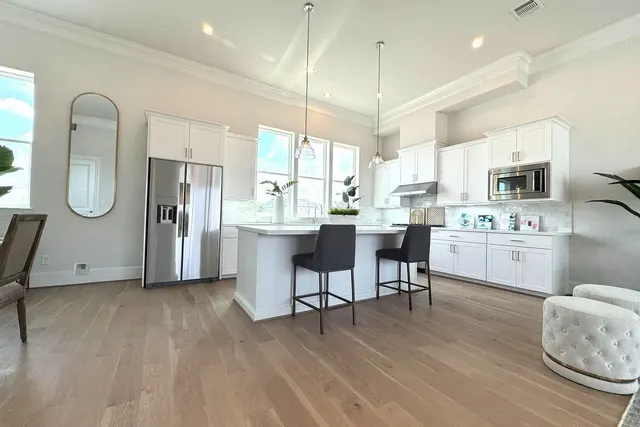 $555,000 | 11057 Chatterton Drive, Houston, TX 77043