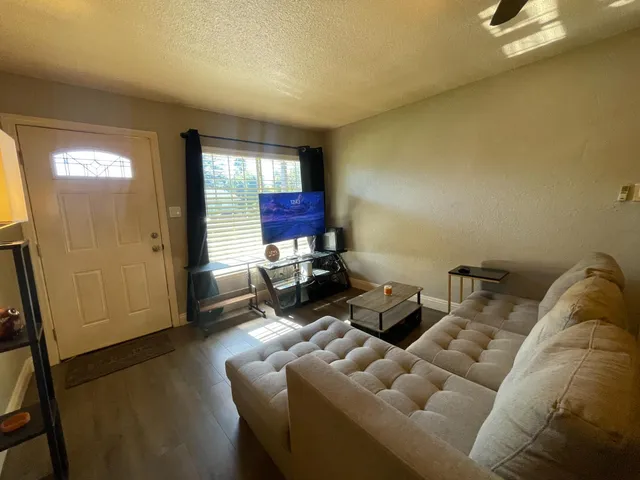 $320,000 | 2139 South Avenue, Sacramento, CA 95838