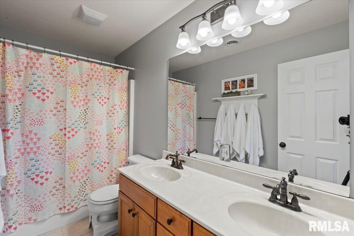 5472 Judge Road Bettendorf, IA 52722 - Photo 35 of 59 Gallery Image 35