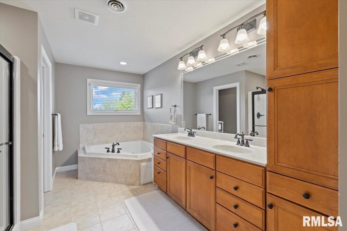 5472 Judge Road Bettendorf, IA 52722 - Photo 41 of 59 Gallery Image 41