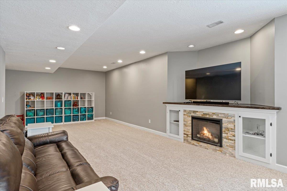 5472 Judge Road Bettendorf, IA 52722 - Photo 45 of 59 Gallery Image 45