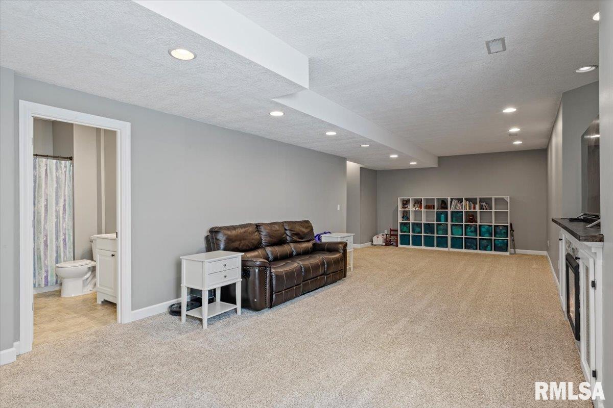 5472 Judge Road Bettendorf, IA 52722 - Photo 46 of 59 Gallery Image 46