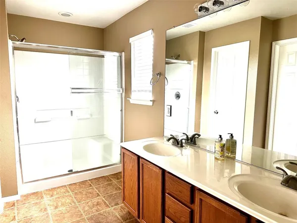 $2,000 | 2711 Feather Green Trail, Fresno, TX 77545