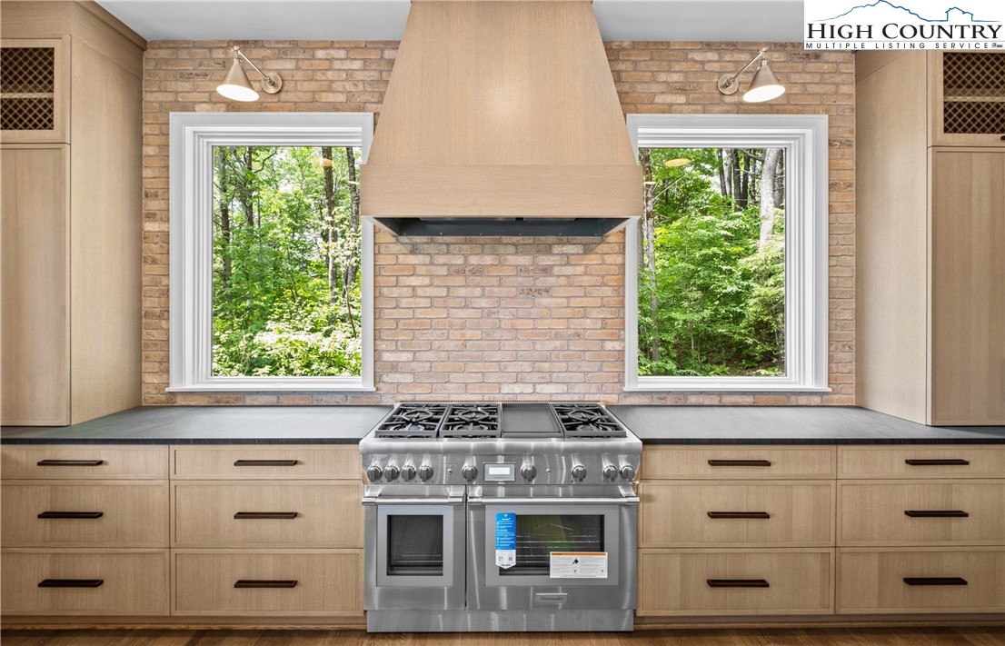 320 Hemlock Drive Linville, NC 28646 - Photo 8 of 44