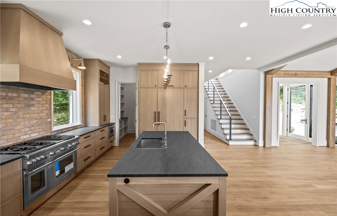 320 Hemlock Drive Linville, NC 28646 - Photo 10 of 44