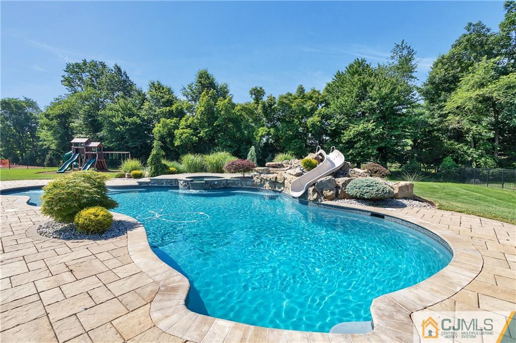 5 Whetherell Road Hillsborough, NJ 08844 - Photo 5 of 25 Gallery Image 5